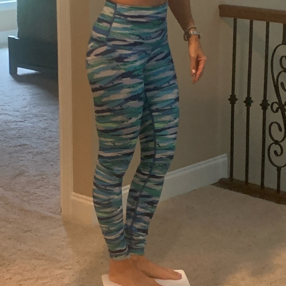 Full length lululemon camouflage pattern.  Look great on!